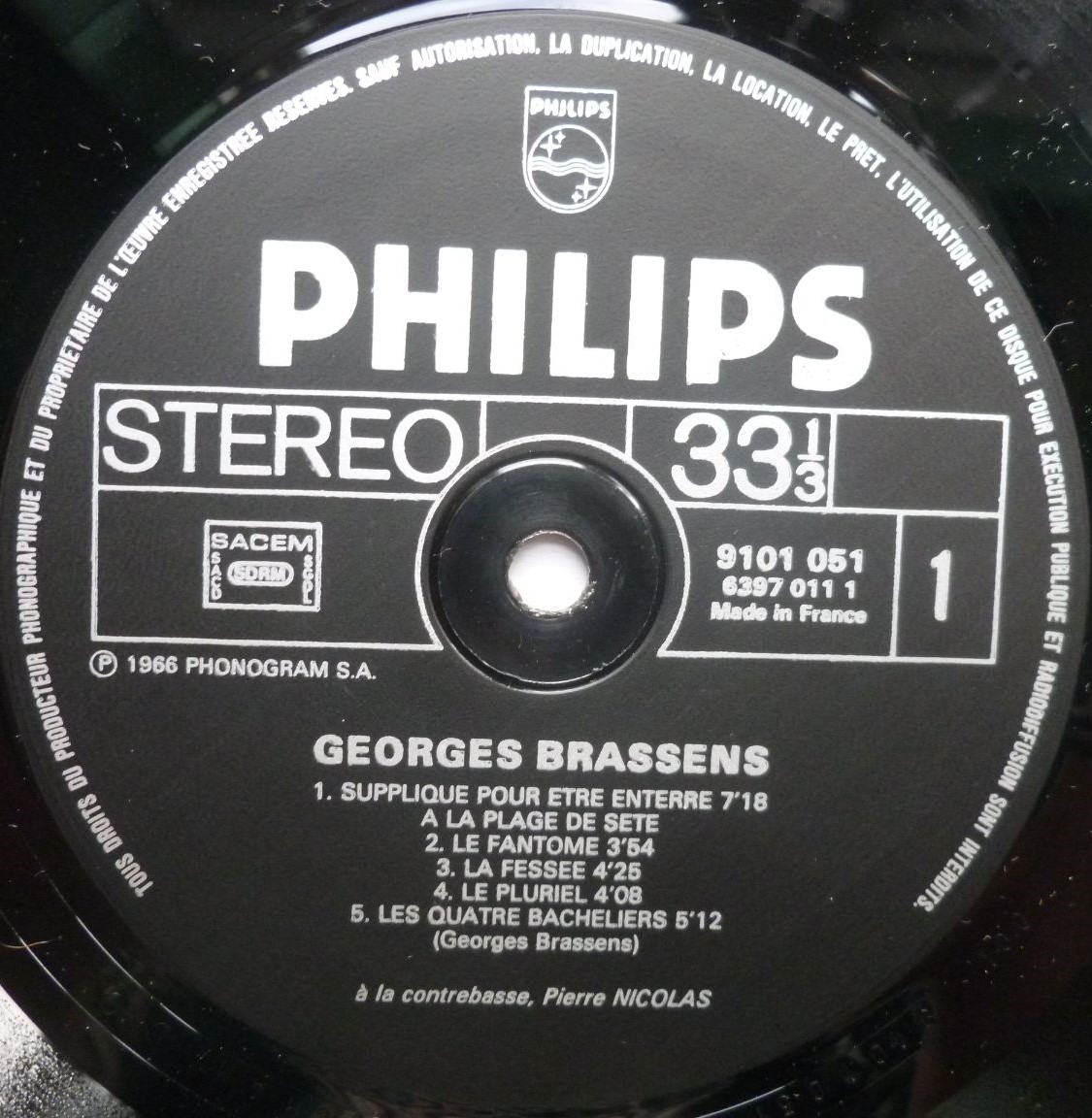 Georges Brassens Georges Brassens No 9 LP Philips 9101051 EX/EX 1970s French pressing, no photographs, stapled insert has become detatched - Image 4