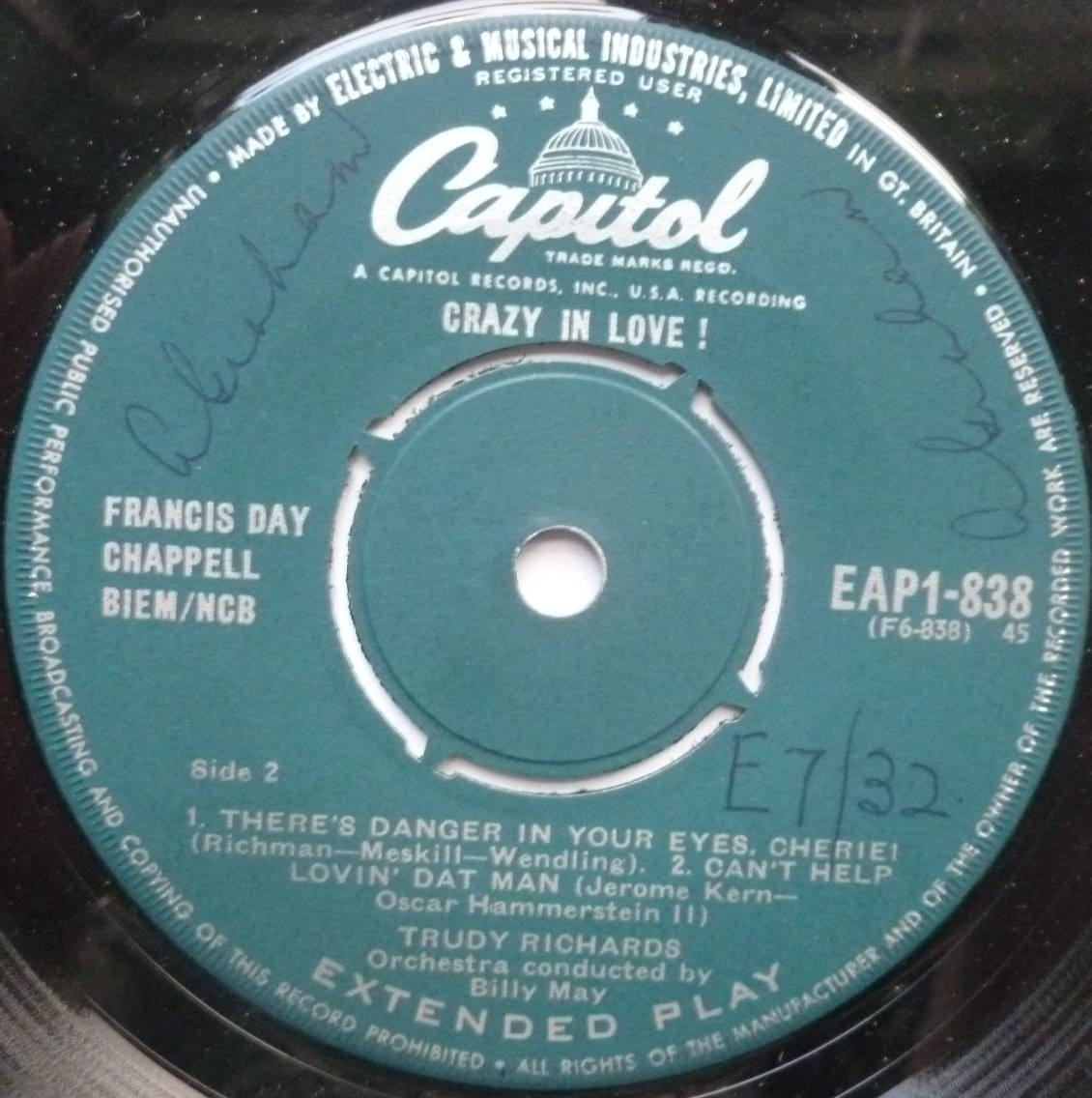 Trudy Richards Crazy In Love EP Capitol EAP1838 EX/EX 1957 picture sleeve, 4-track 45rpm 7 there is writing on side two label. - Image 5