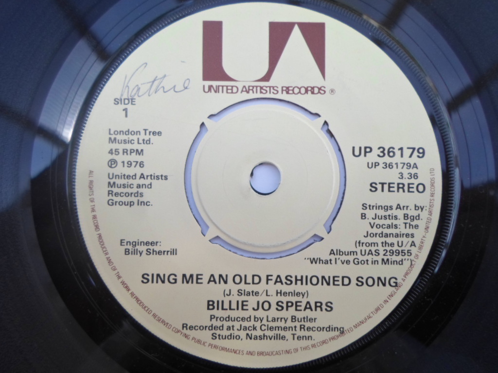Billie Jo Spears Sing Me An Old Fashioned Song 7" United Artists UP36179 EX 1976 there is writing on label and 2mm drill hole in label rim