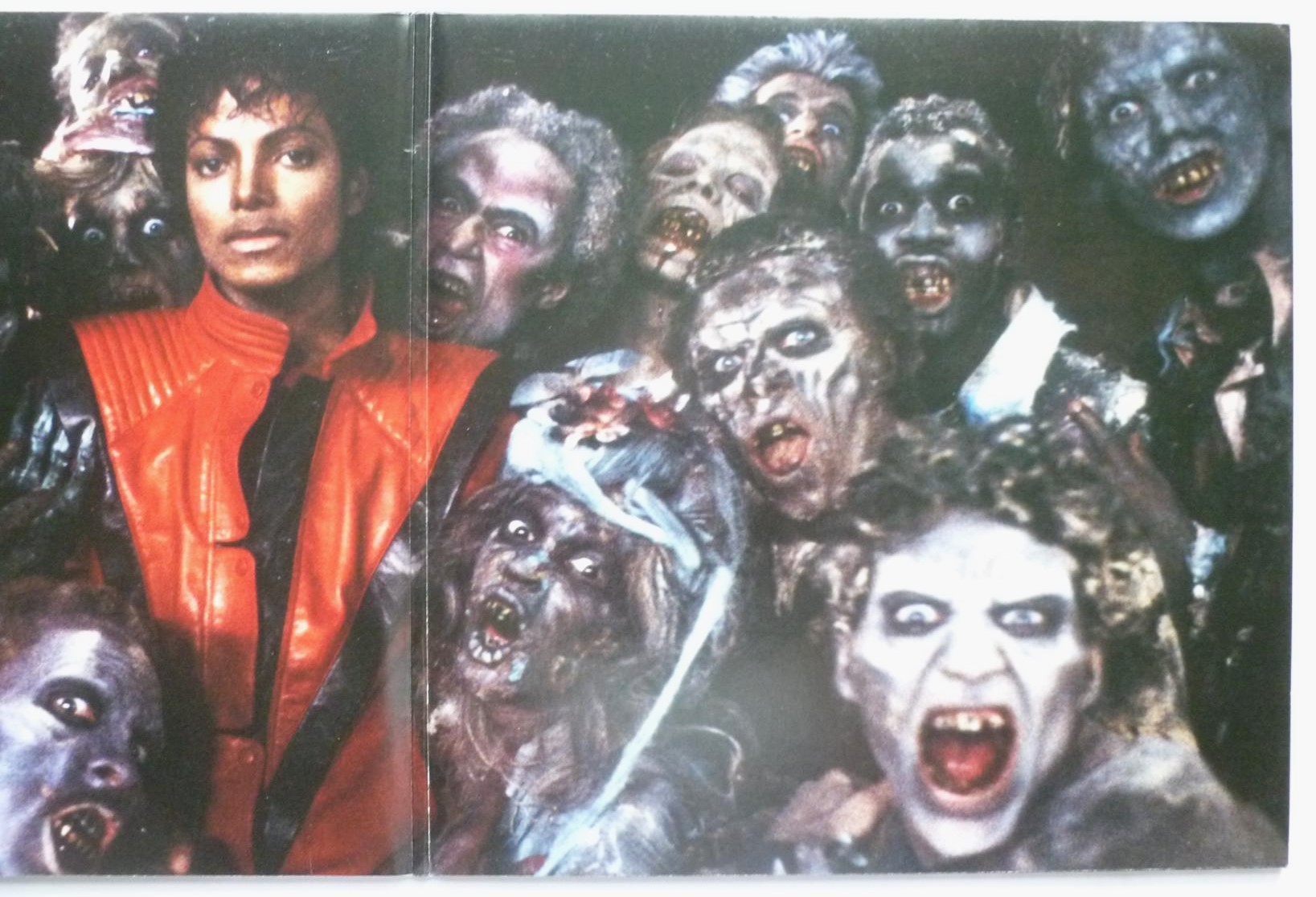 Michael Jackson Thriller 25th Anniversary Edition 2LP Epic 88697233441 EX/EX- 2008 double LP with inners - vinyl is near mint - sleeve has some colour loss on spine - Image 2